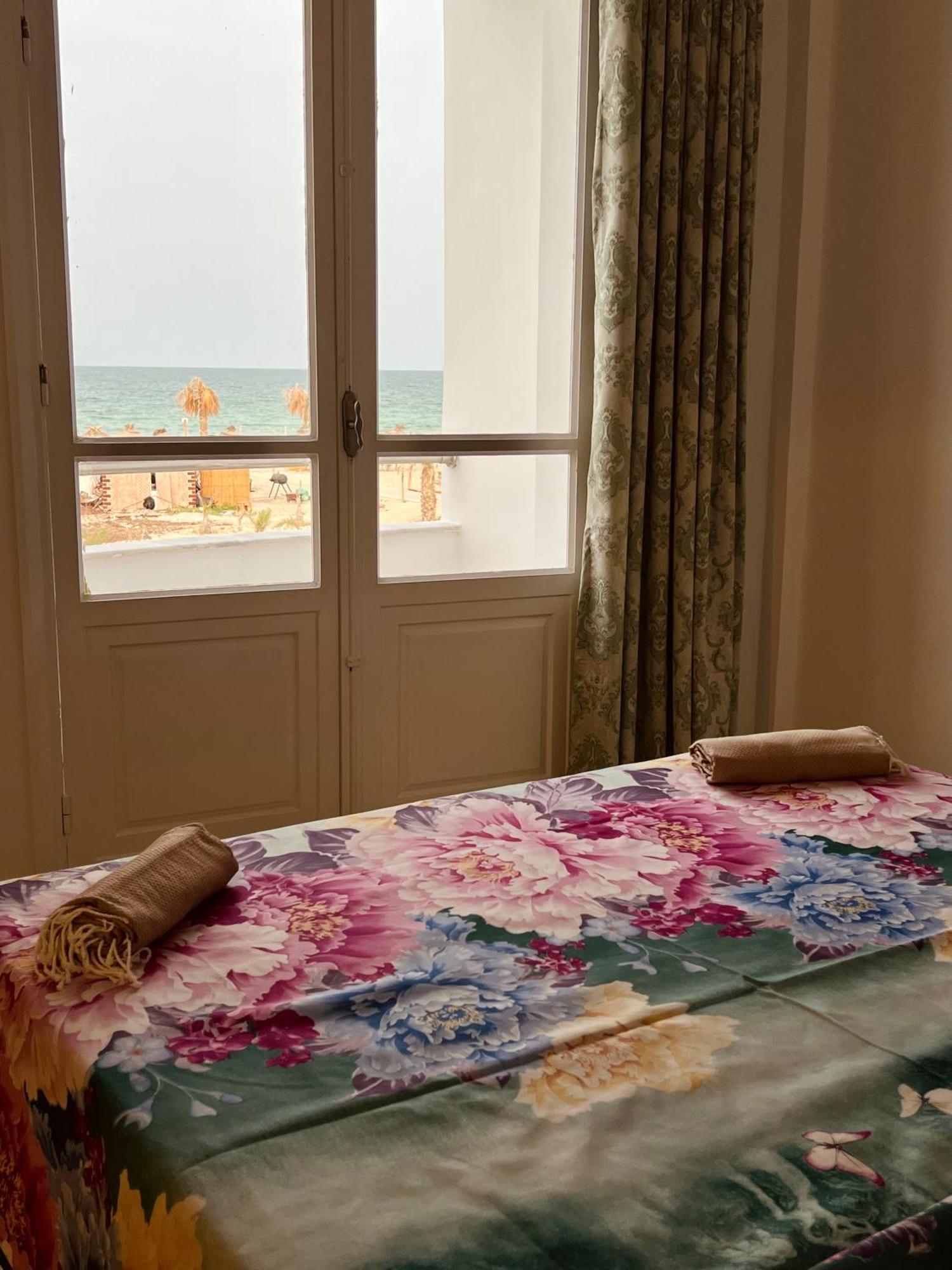 Appartement Vue De Mer Pied Dans L'Eau Gabes Eksteriør billede